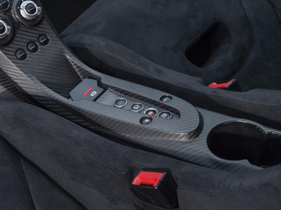 Детали интерьера McLaren P1 XP05 (990006) 2013 года  (фото 26 из 89)